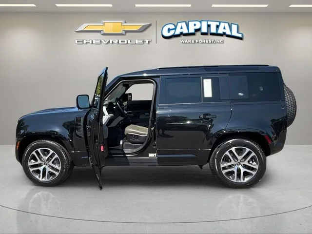 Used 2022 Black Land Rover 110 SE image 9