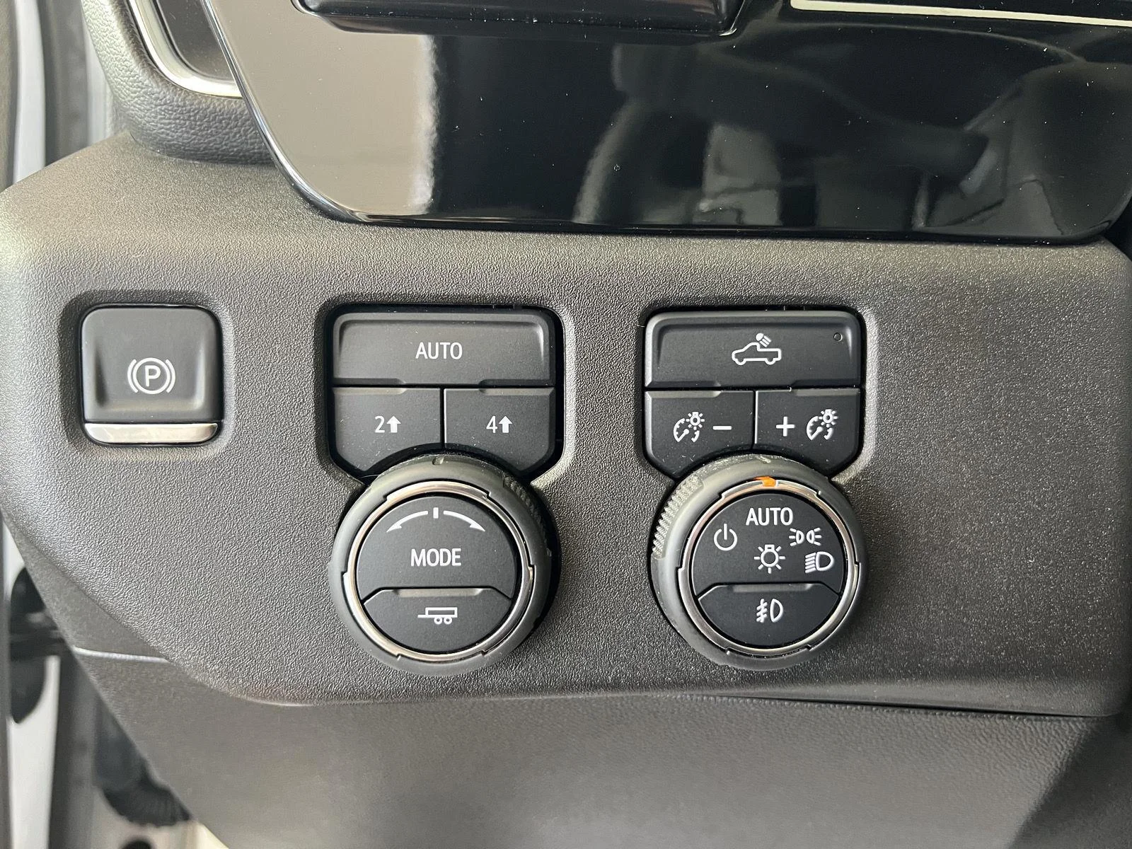 Used 2024 Summit White Chevrolet RST image 19
