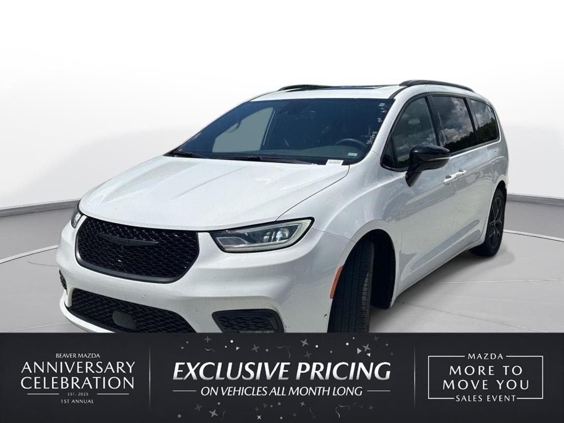 Used 2025 Bright White Clearcoat Chrysler Limited image 1