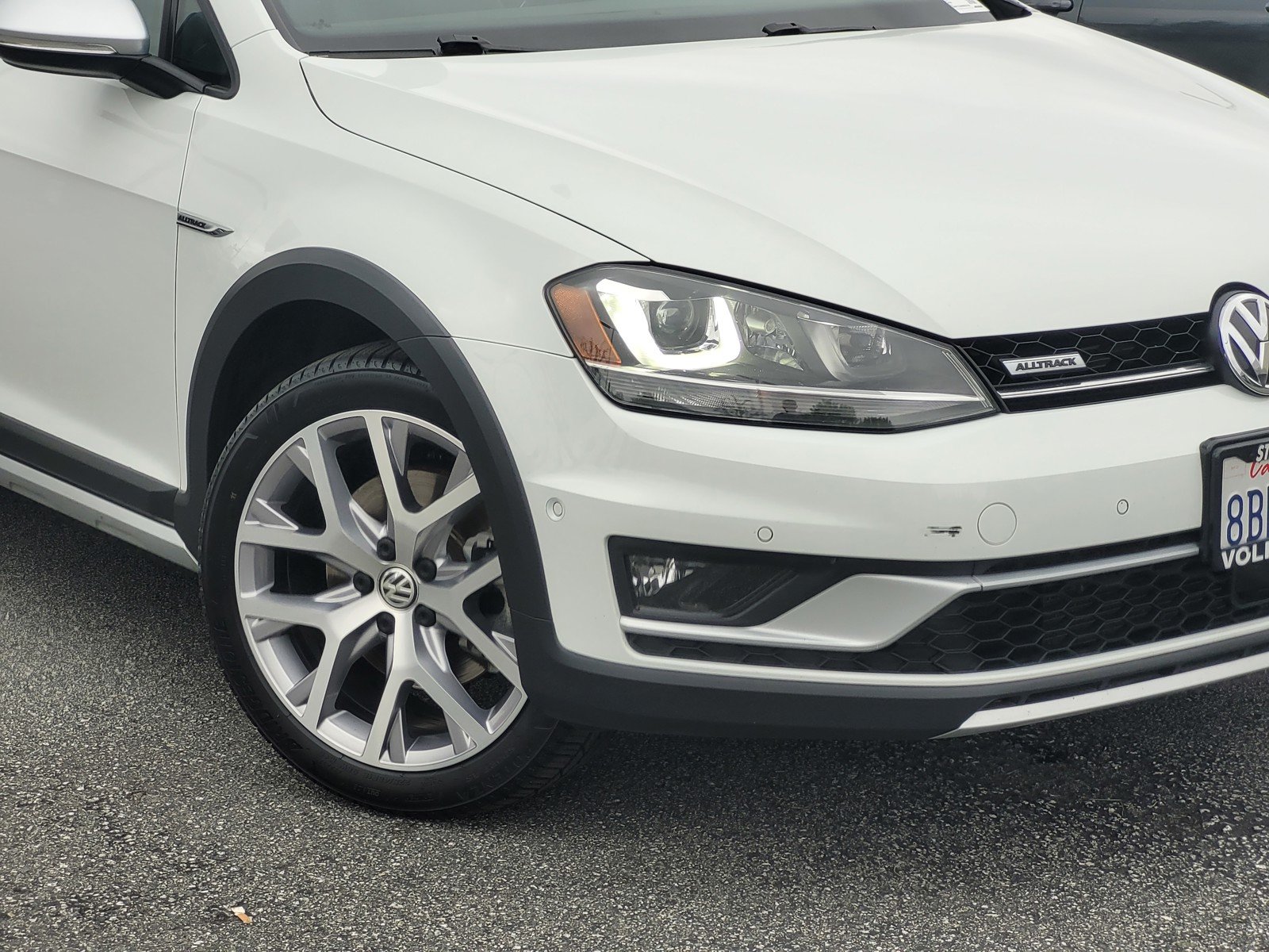 Used 2017 White Volkswagen TSI SEL image 3