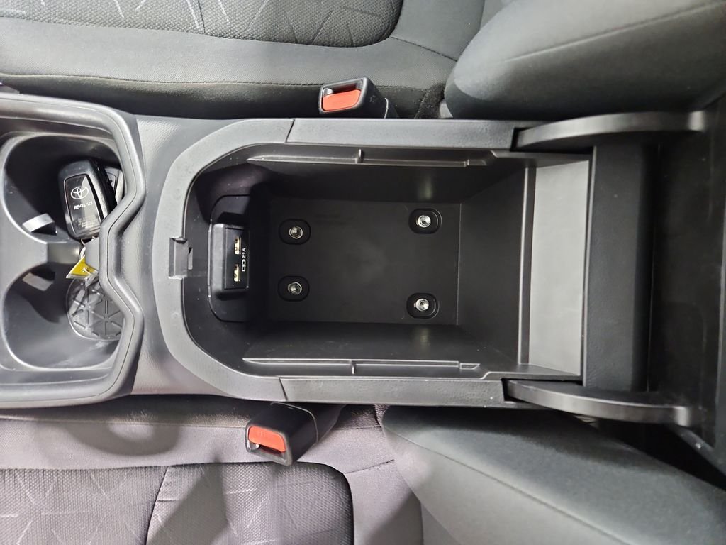 Used 2021  Toyota XLE image 26