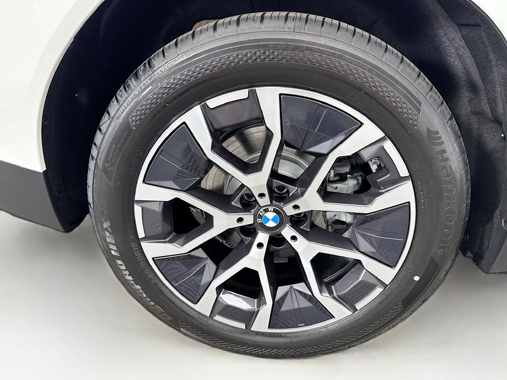 Certified Used 2026 Alpine White BMW 30 xDrive image 32