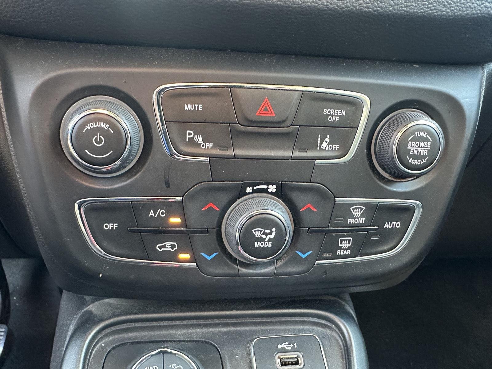 Used 2021 White Clearcoat Jeep Trailhawk image 13