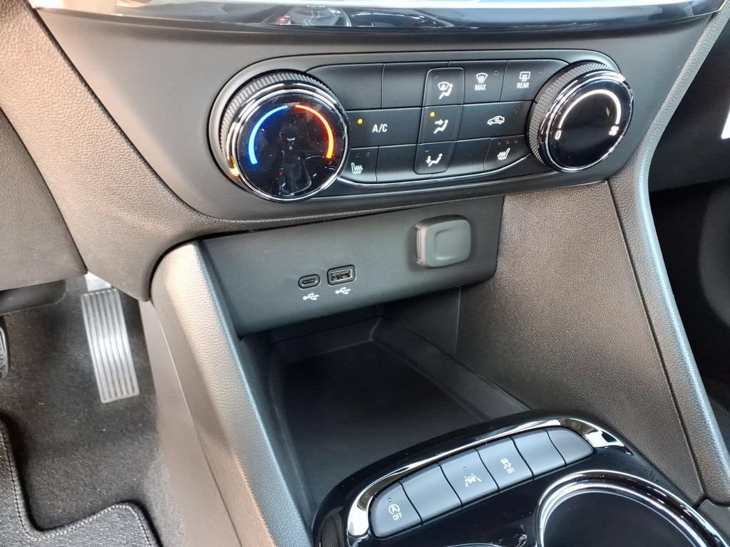 New 2026 Summit White Buick Preferred image 8
