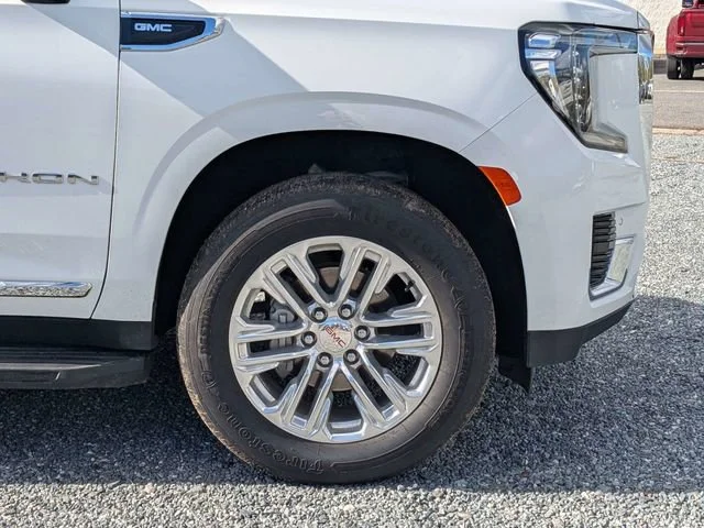 2024 GMC Yukon SLT - Photo 12