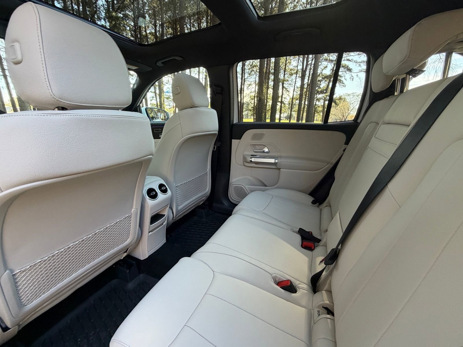 New 2026 Polar White Mercedes-Benz GLB 250 image 39