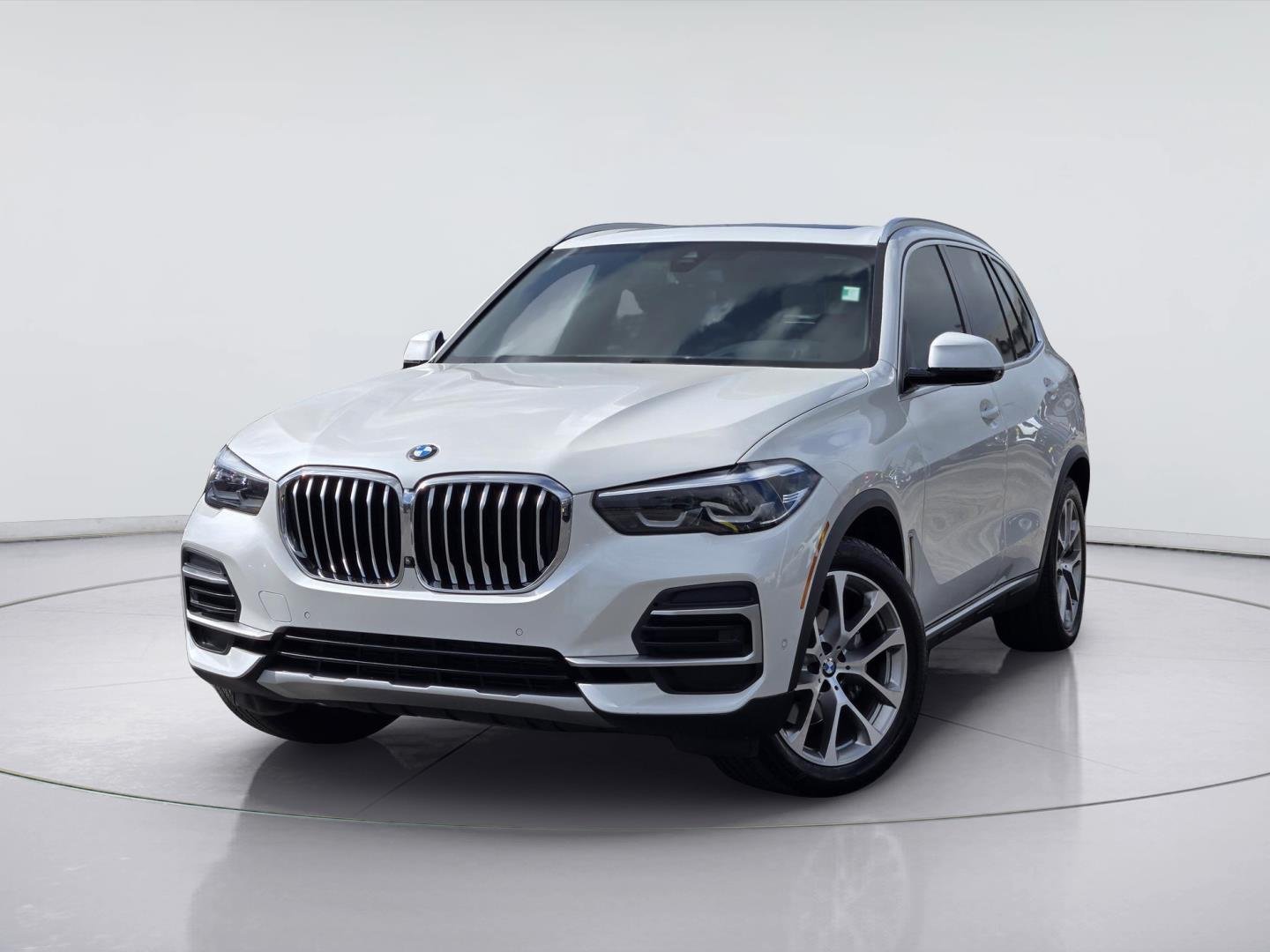 Used 2023 Mineral White Metallic BMW xDrive40i image 1