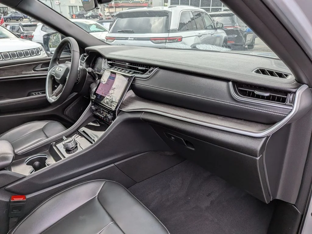 Used 2025 Silver Jeep Limited image 30
