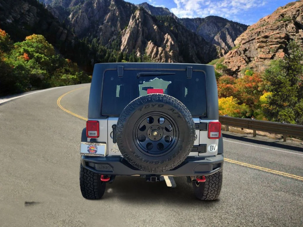 Used 2016 Silver Jeep Rubicon image 4