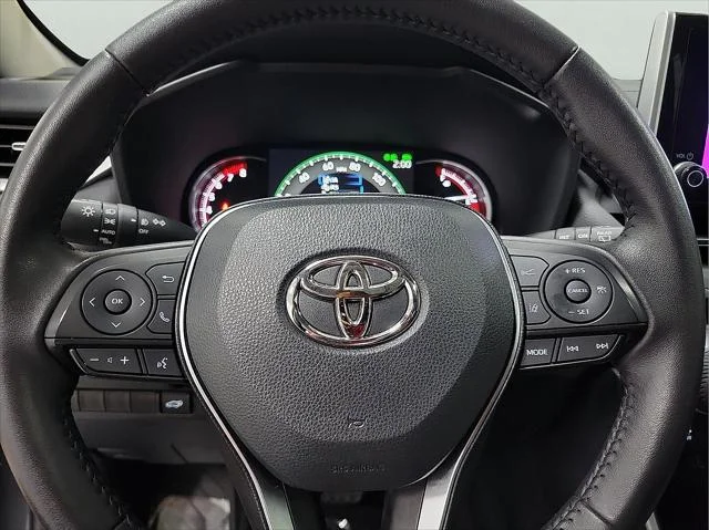 Certified Used 2025 MAGNETIC GRAY MET. Toyota  image 17