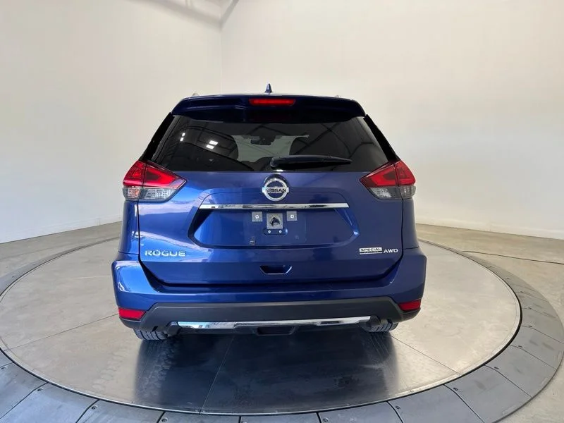 Used 2019 Blue Nissan S image 6