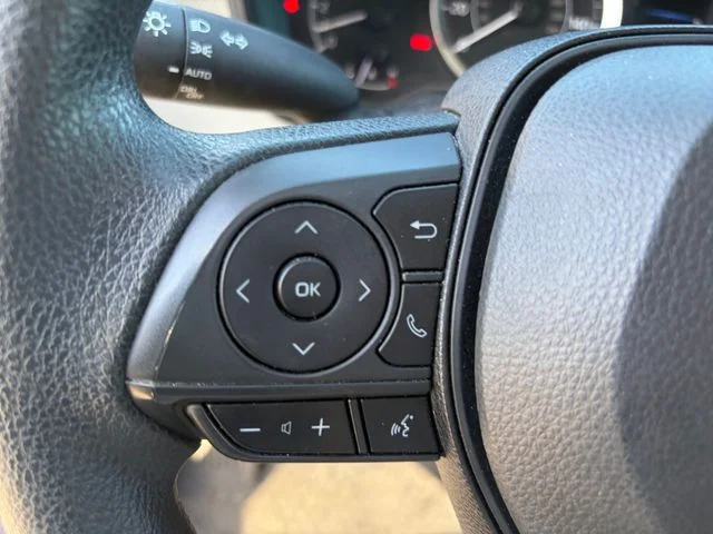 Used 2020  Toyota LE image 27
