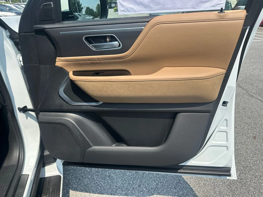 New 2027 RADIANT WHITE INFINITI Luxe 4WD image 12