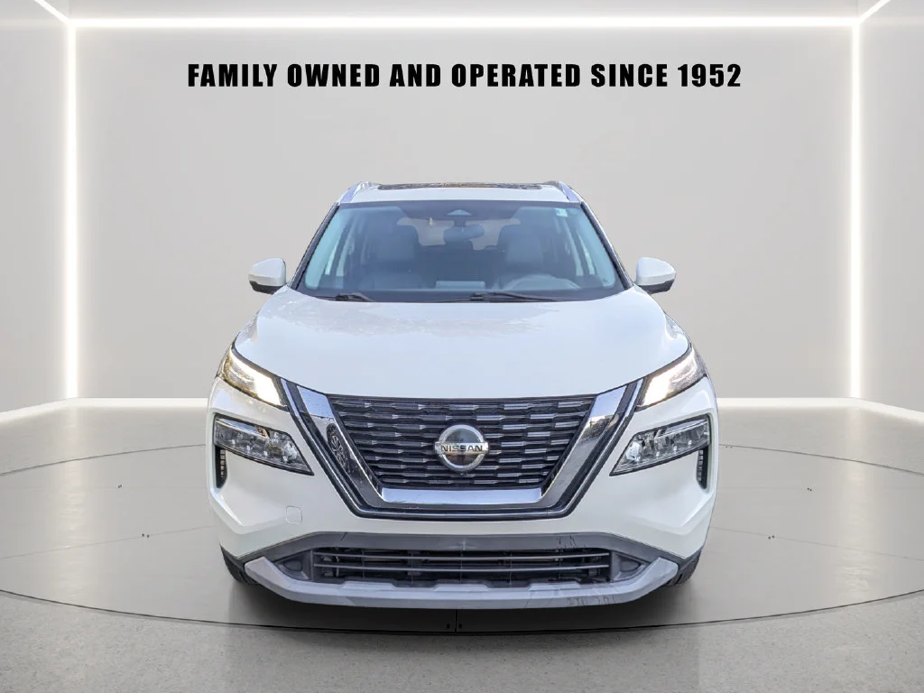 Used 2021 White Nissan SV image 7