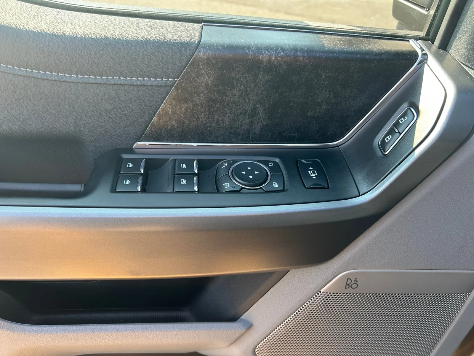 New 2026 Carbonized Grey Metallic Ford XLT image 16