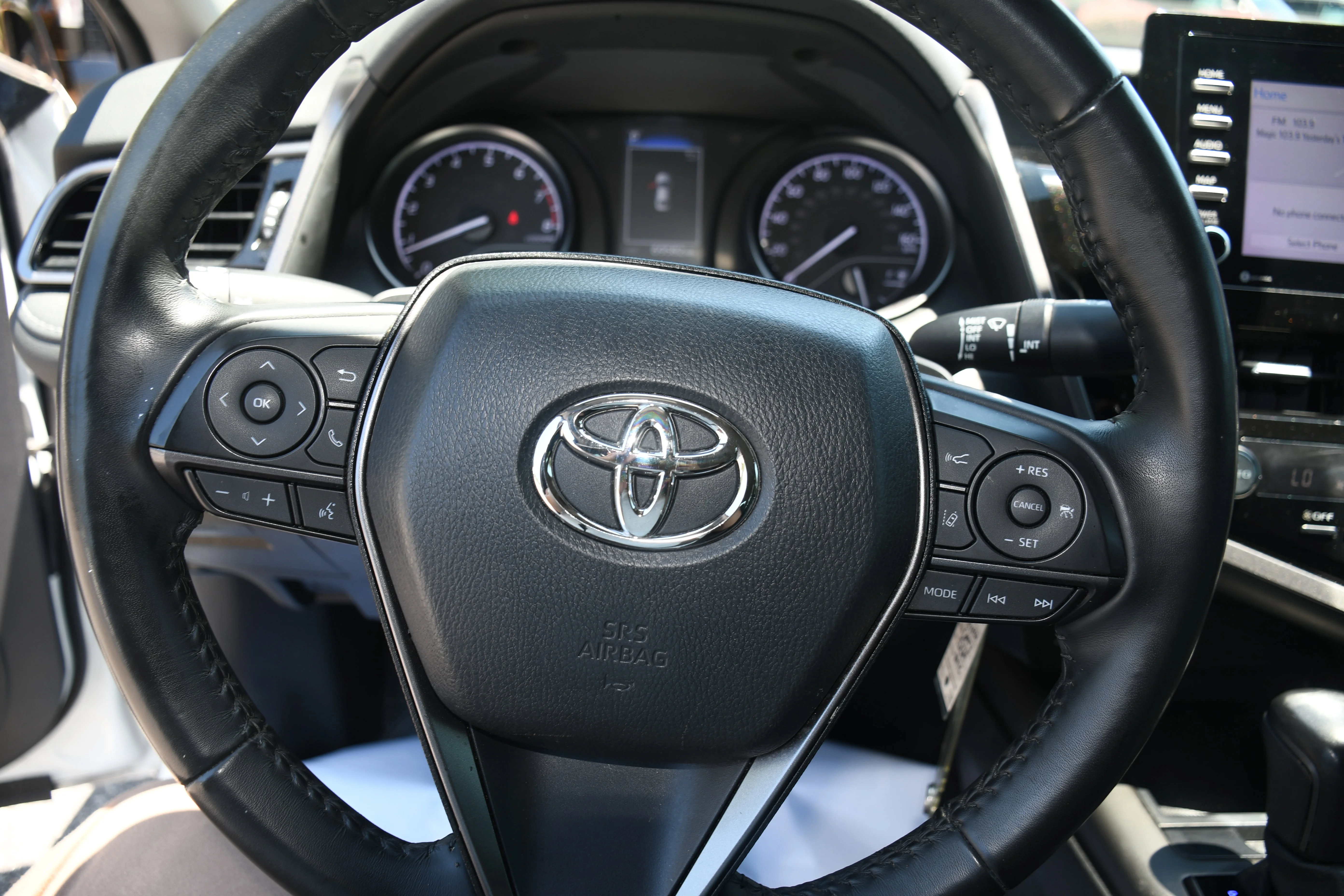 Used 2023 White Toyota SE image 12