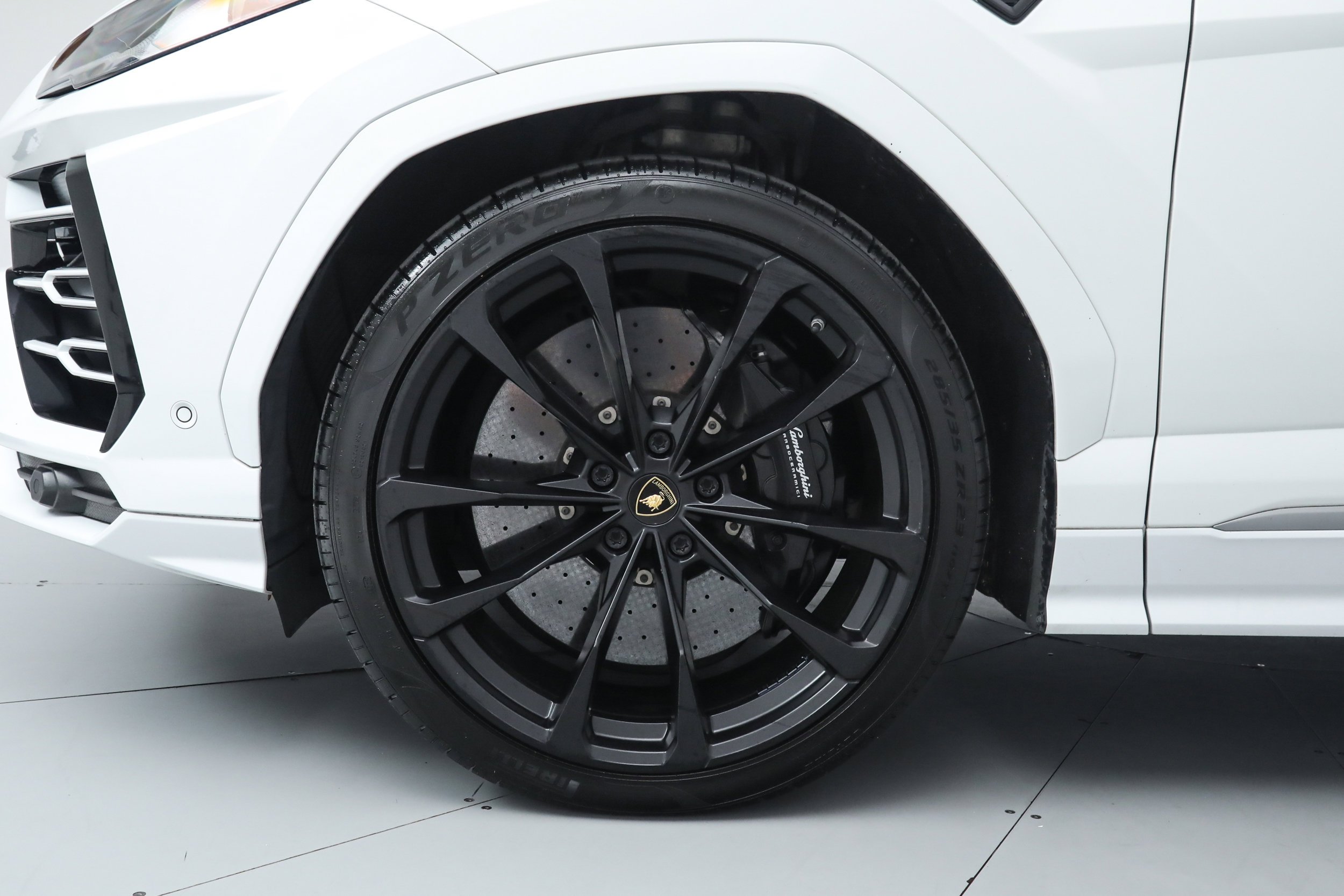 Used 2020 White Lamborghini  image 32