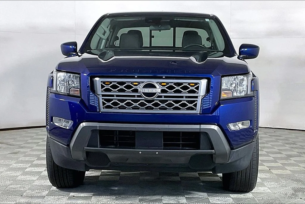 Used 2022 Blue Nissan SV image 2