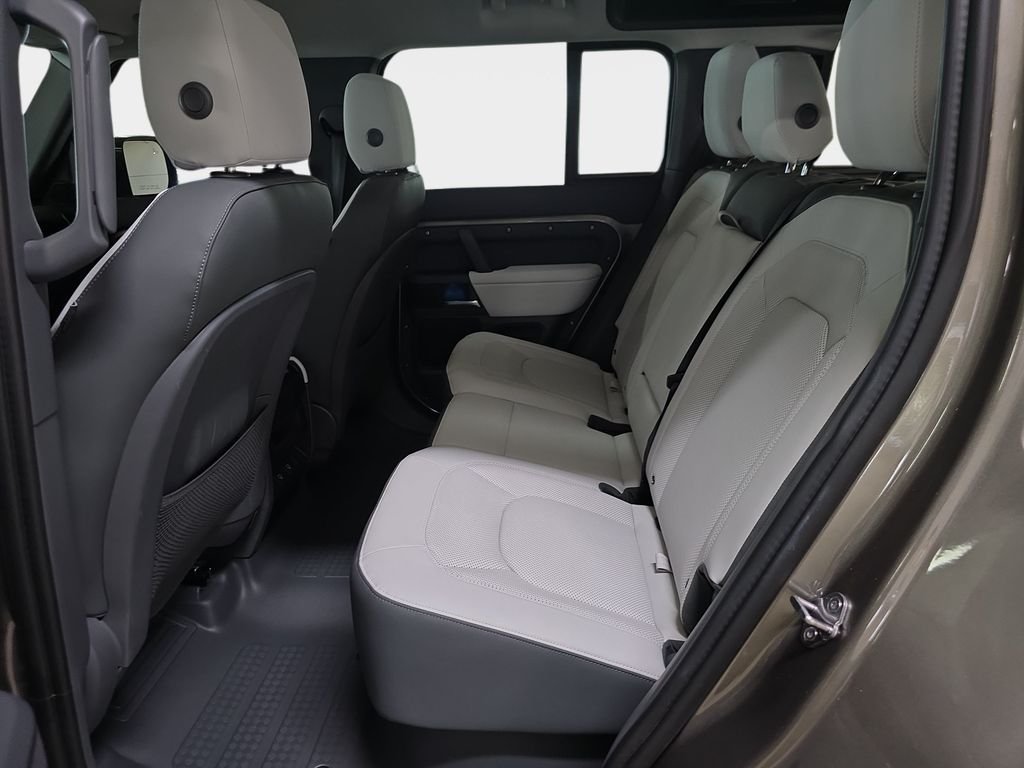 Used 2025 Silver Land Rover X-Dynamic SE image 14