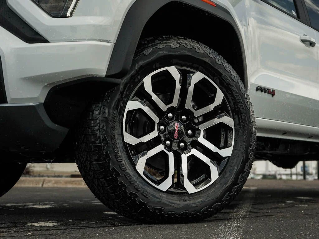 New 2026 Summit White GMC AT4 image 6
