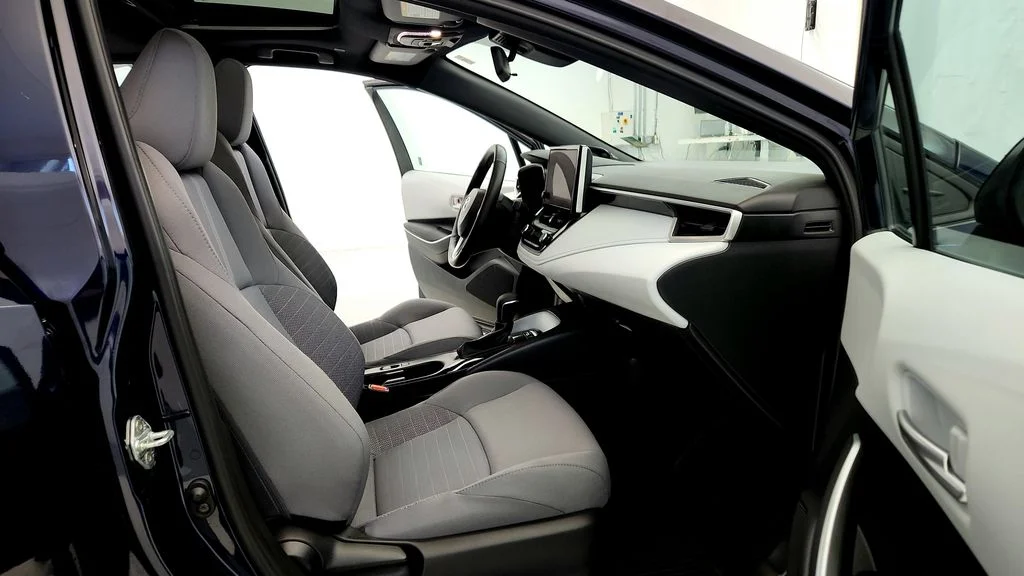 Used 2023  Toyota SE image 17
