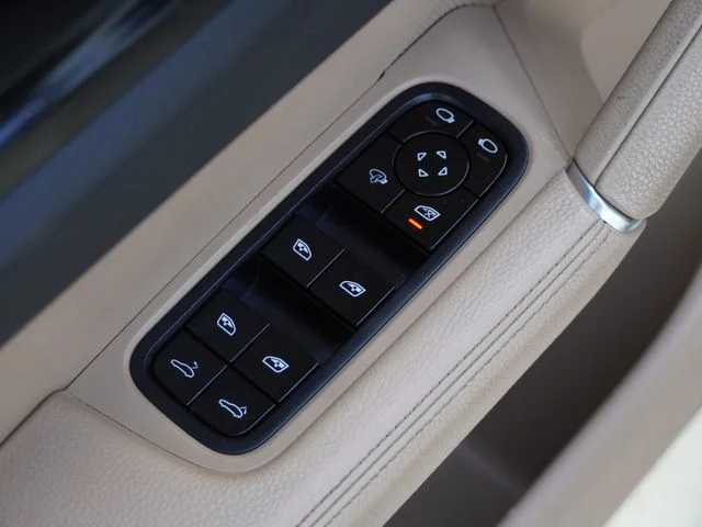 Used 2020  Porsche Base image 22