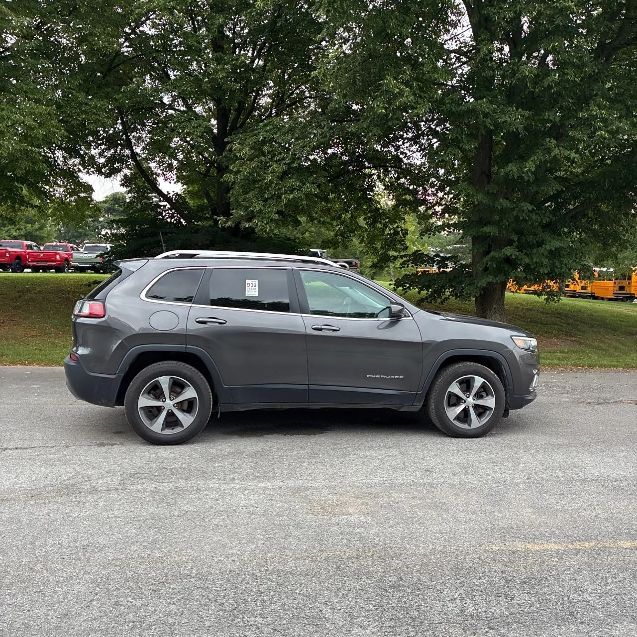 Used 2019 Gray Jeep Limited image 6