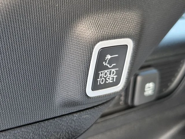 New 2026 Diamond Black Crystal Pearl-Coat Exterior Paint Jeep Limited image 31