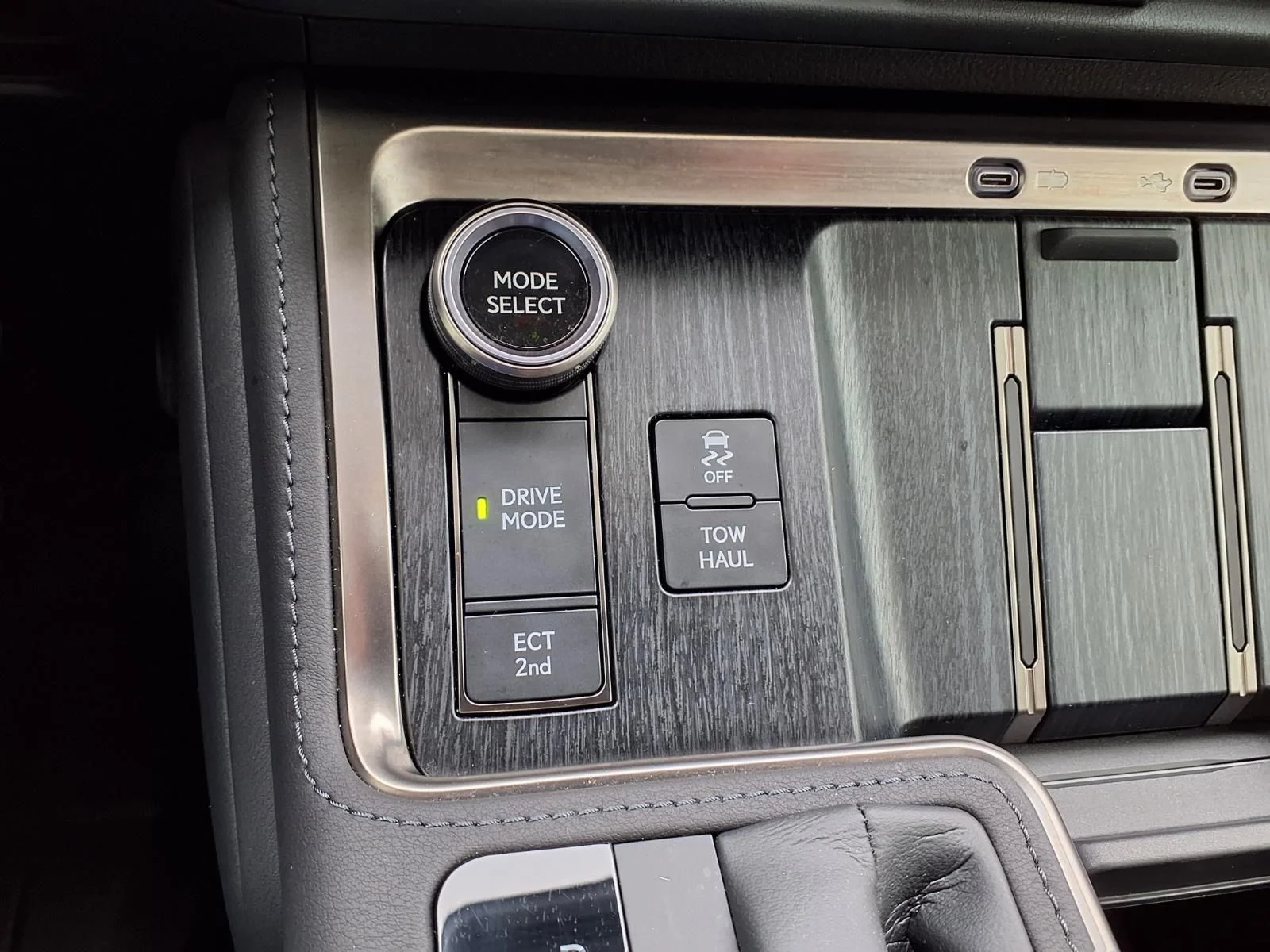 Used 2025 Silver Lexus 550 Luxury+ image 18