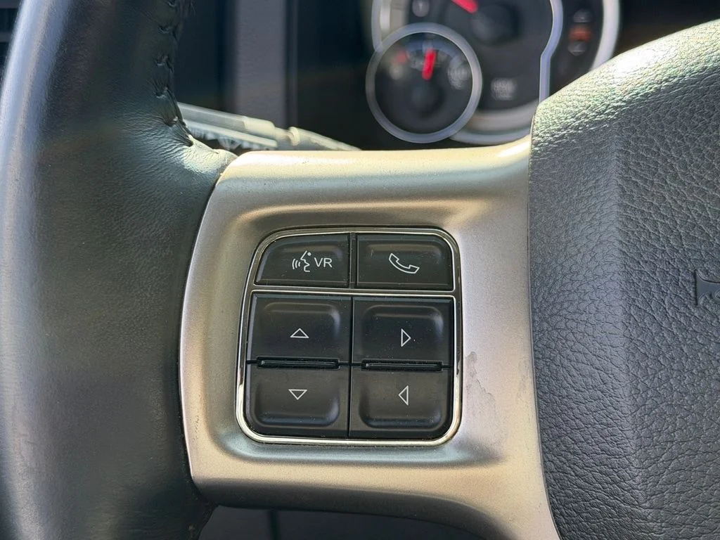 Used 2018 Granite Crystal Clearcoat Metallic Ram Laramie image 27