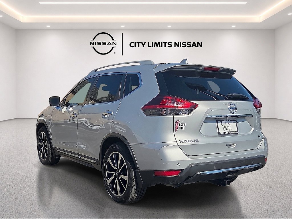 Used 2019 Silver Nissan SL image 4