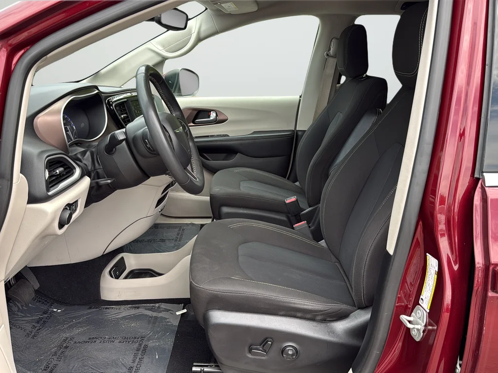 Used 2023 Red Chrysler LX image 10