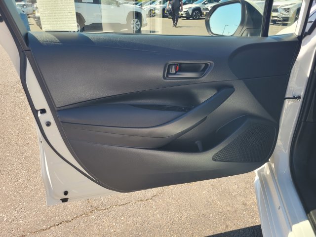 Used 2022 White Toyota LE image 18