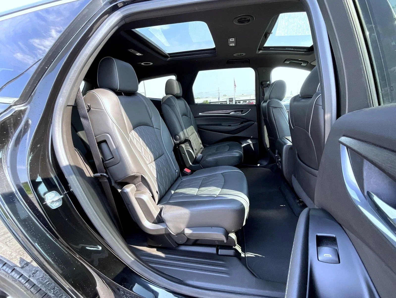 Used 2023 Black Buick Avenir image 18