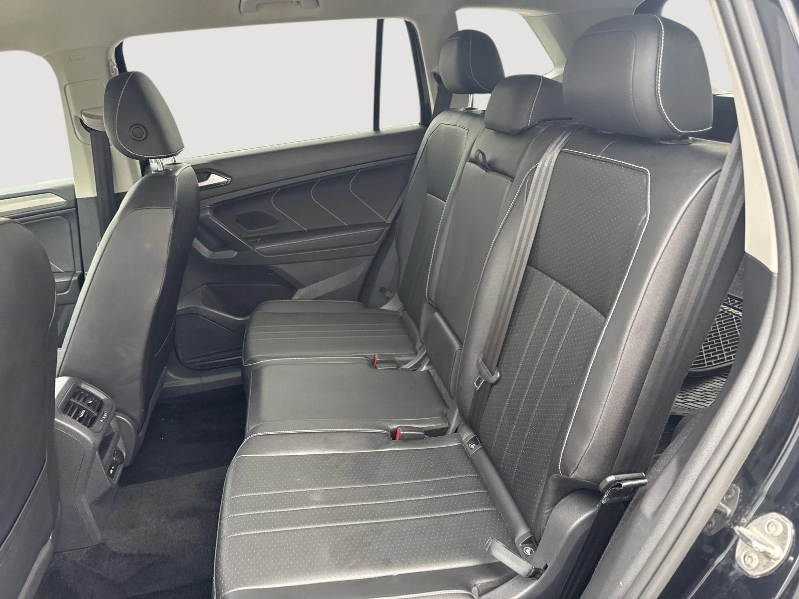 Used 2022 BLACK Volkswagen SE image 7