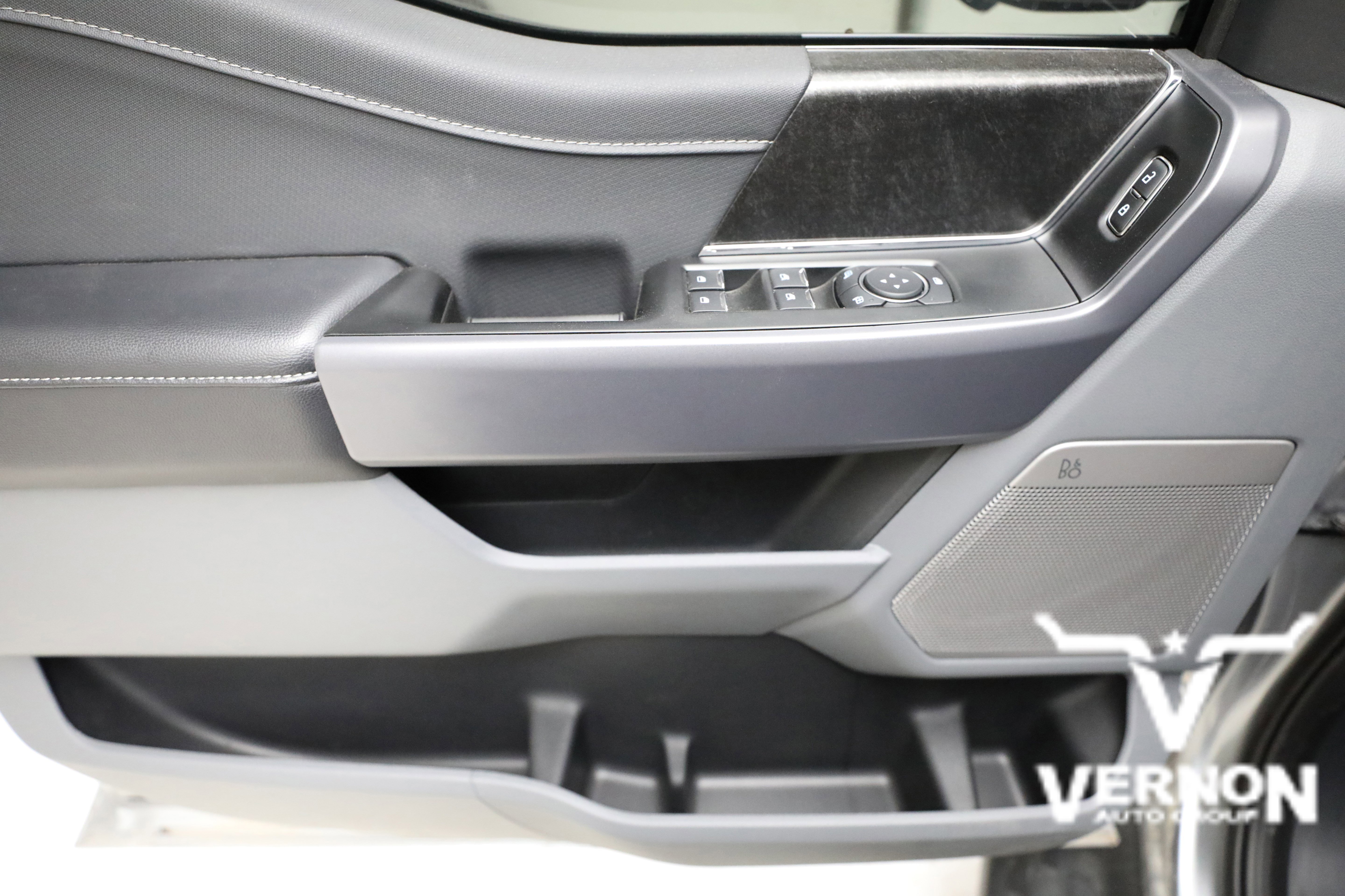 2025 Ford F-150 Lightning Flash - Photo 19