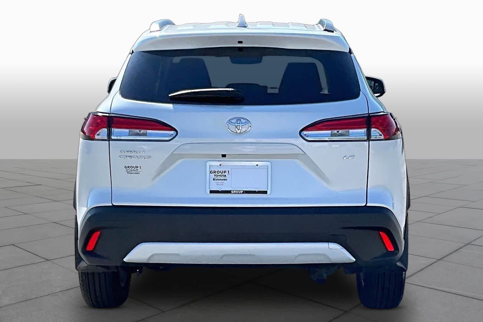 Used 2024 Wind Chill Pearl Toyota LE image 5