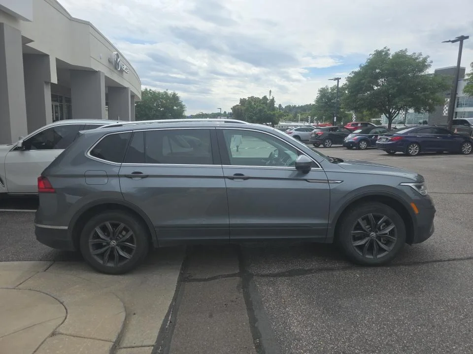 Used 2023 Platinum Gray Metallic Volkswagen SE image 23