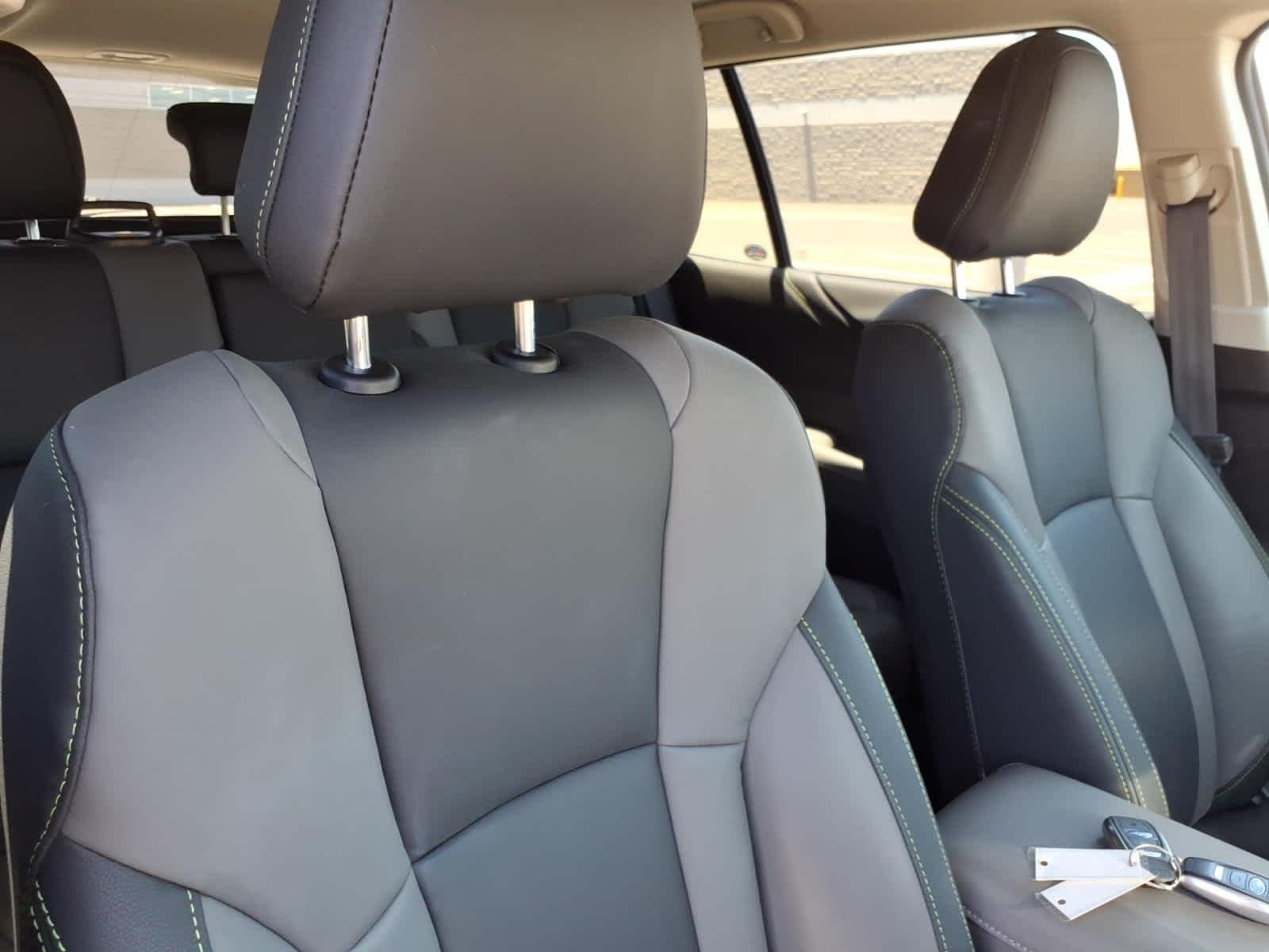Used 2025 Ice Silver Metallic Subaru Onyx Edition image 21