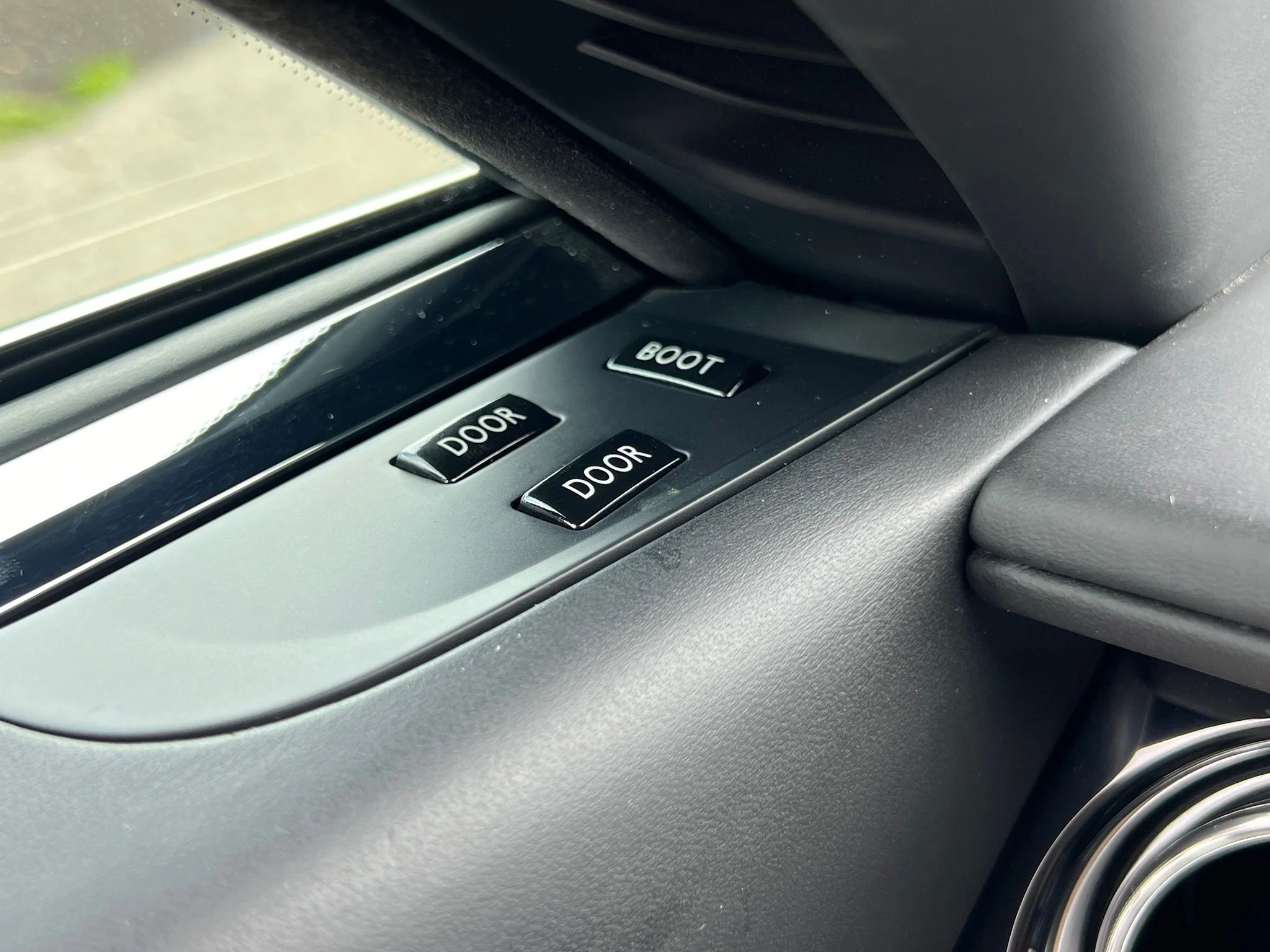 Used 2015 White Rolls-Royce Base image 27