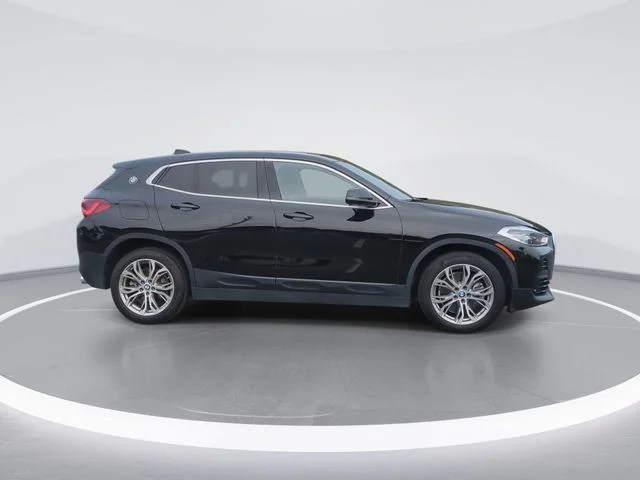 Used 2022 Black BMW sDrive28i image 9
