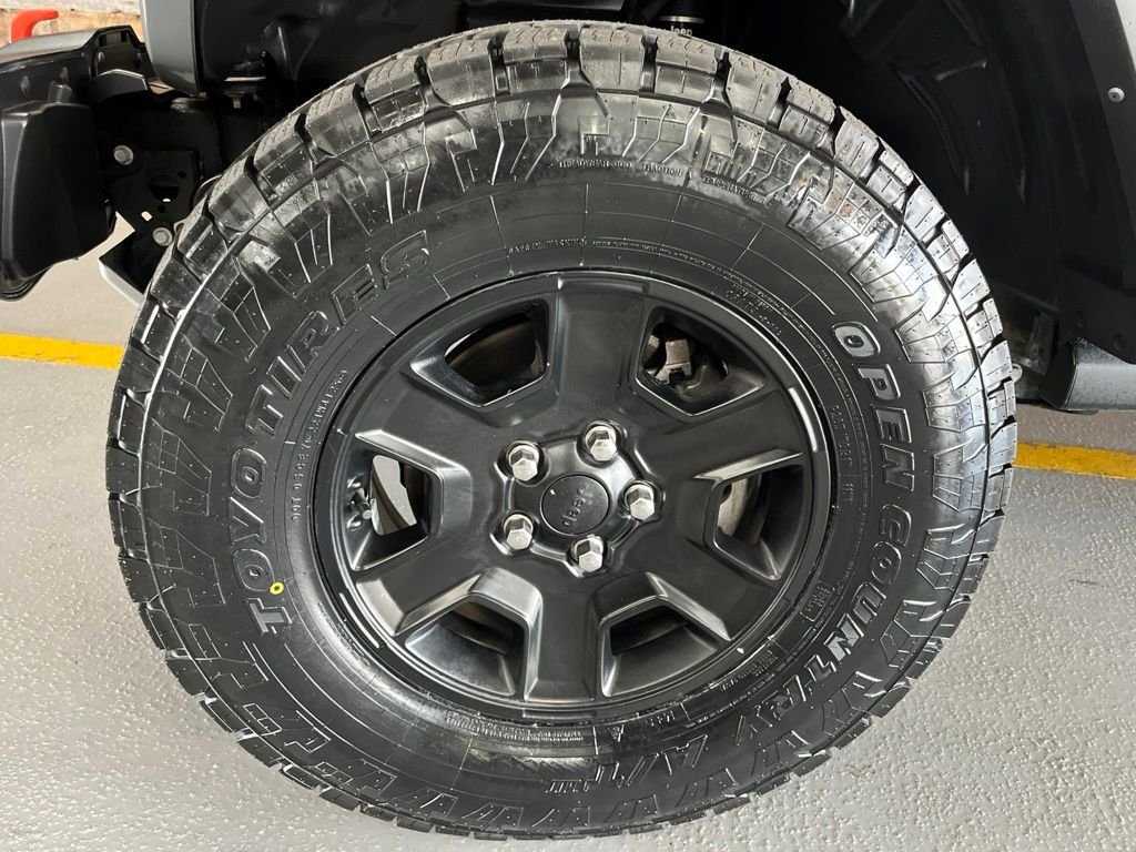 Used 2022 Gray Clearcoat Jeep Mojave image 5