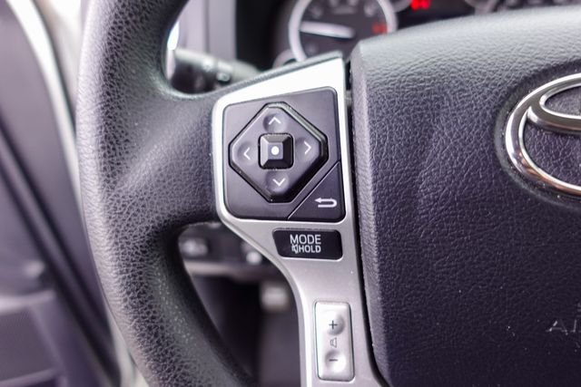 Used 2016 White Toyota SR5 image 16