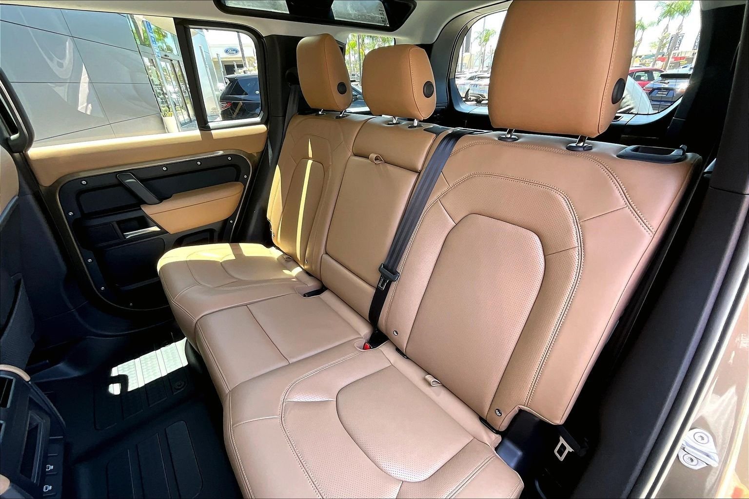Used 2025  Land Rover S image 25