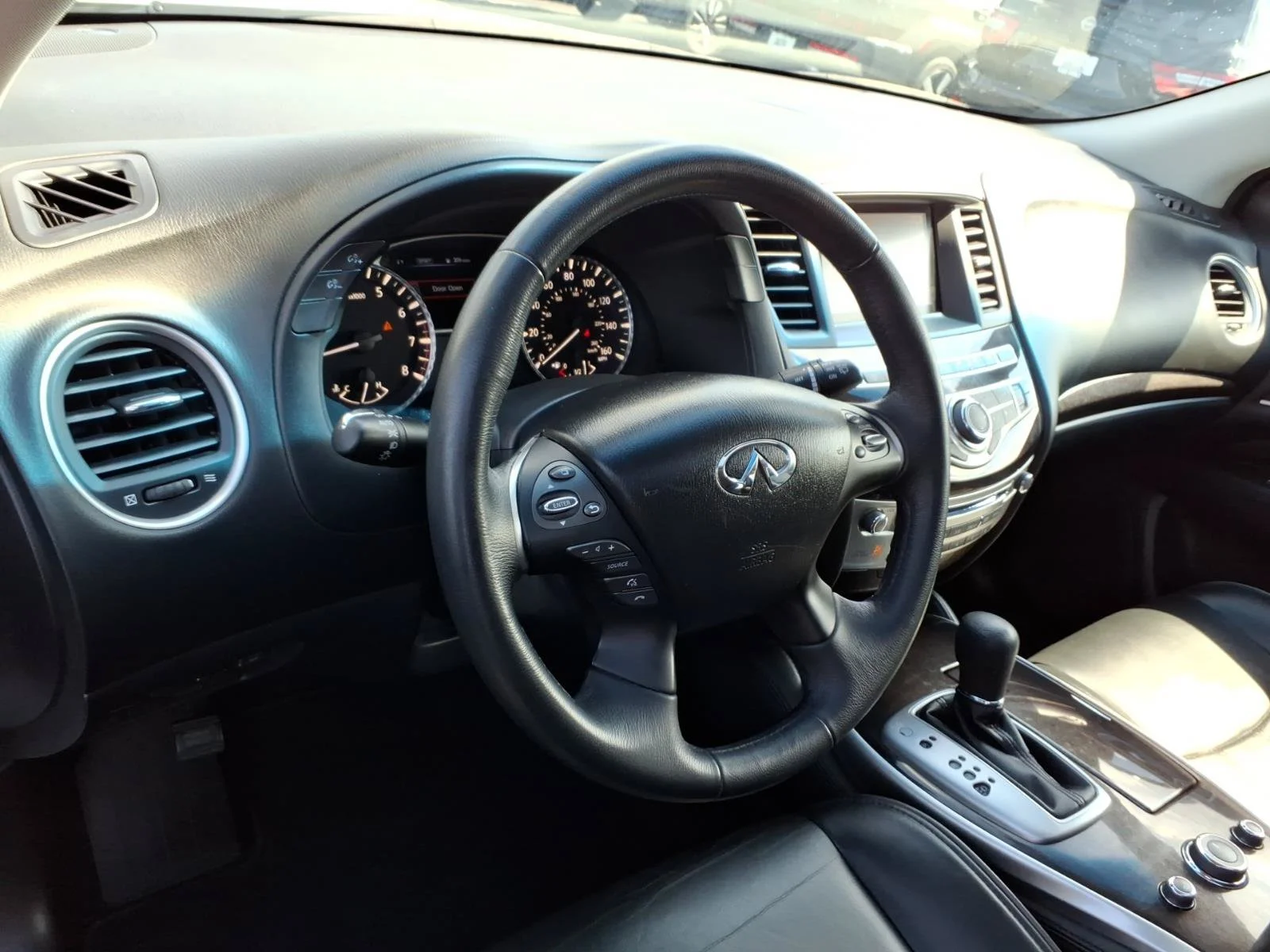 Used 2015 Majestic White INFINITI Base image 8