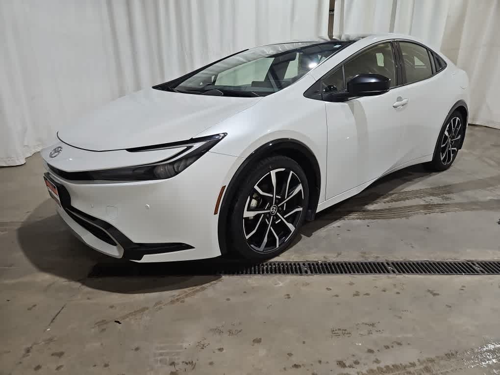 Used 2024 Wind Chill Pearl Toyota XSE image 2