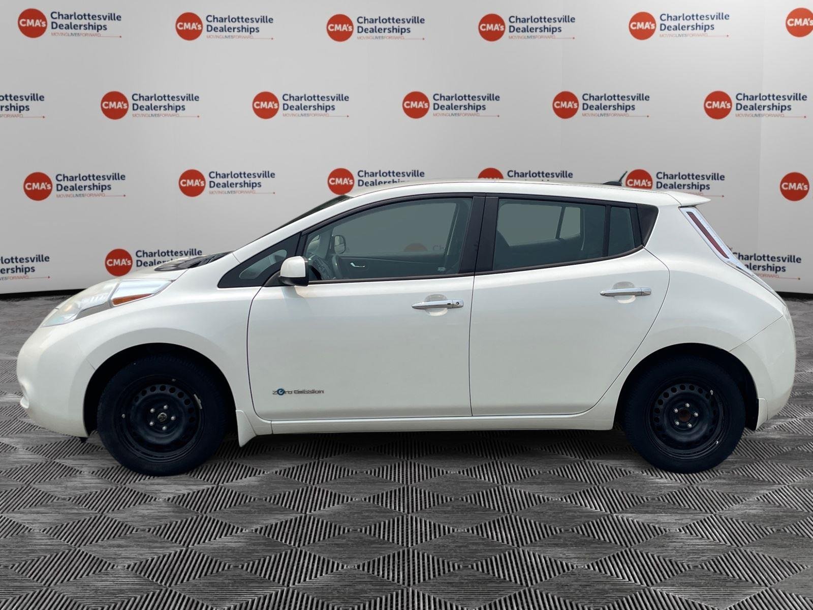 Used 2016 Pearl White Nissan S image 2