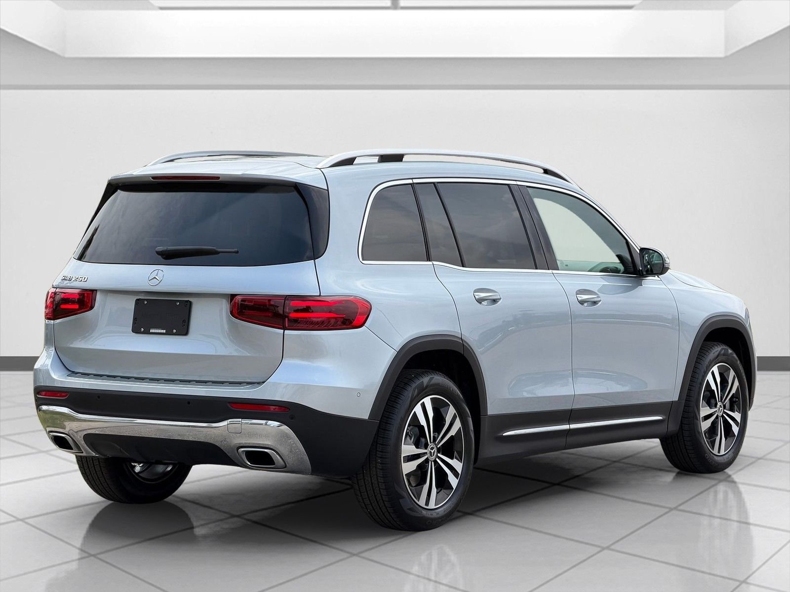 Used 2026 Silver Mercedes-Benz GLB 250 image 3