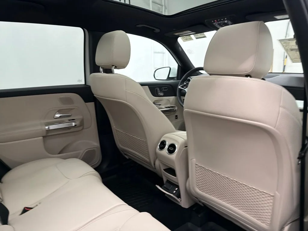New 2026 White Mercedes-Benz GLB 250 image 24