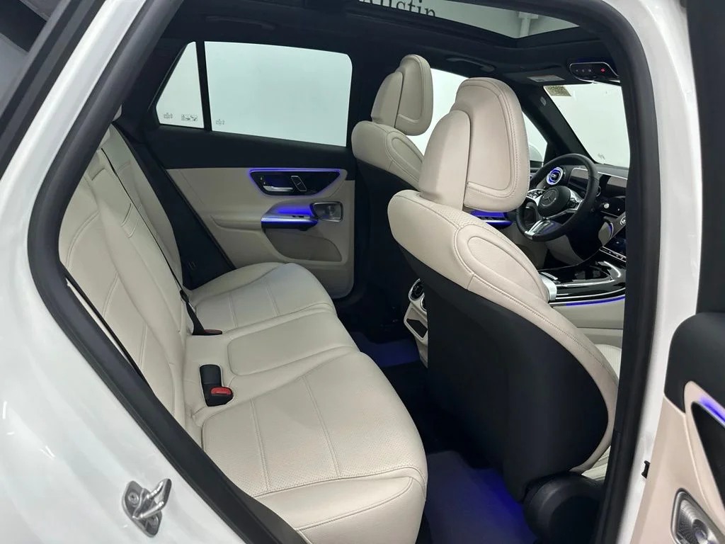 New 2027 White Mercedes-Benz GLC 300 image 24